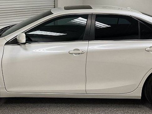 Used 2017 Toyota Camry XSE w/ Advanced Technology Package image 8