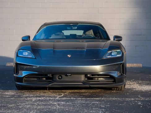 Used 2025 Porsche Taycan image 7