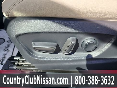 Used 2023 Toyota Corolla Cross XLE w/ Convenience Package image 12