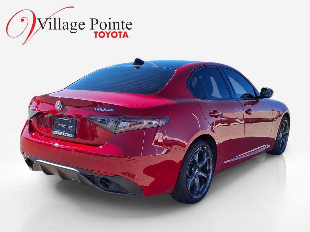Used 2025 Alfa Romeo Giulia AWD w/ Driving Assist Package image 5