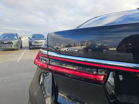 Used 2022 BMW 750i xDrive w/ M Sport Package image 15