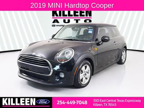 Used 2019 MINI Cooper 2-Door Hardtop w/ Signature Upholstery Package image 2