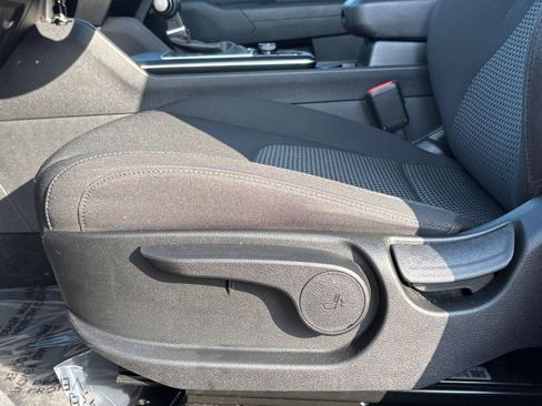 Used 2025 Kia Sportage LX FWD image 23