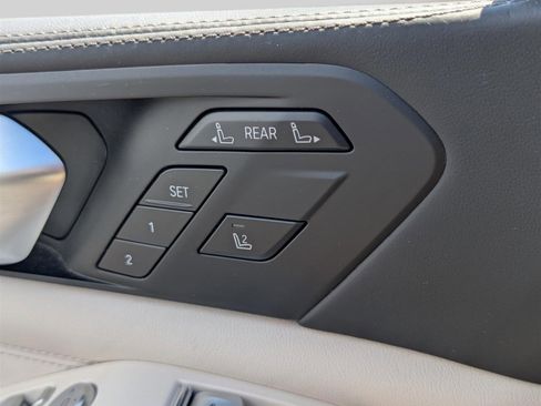 Used 2023 BMW X7 M60i image 23