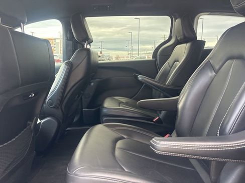 Used 2024 Chrysler Pacifica Limited FWD image 19