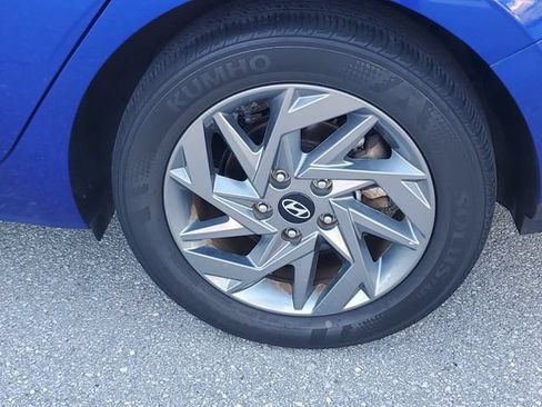 Used 2024 Hyundai Elantra SEL FWD image 5