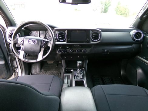 Used 2016 Toyota Tacoma TRD Sport w/ Towing Package image 6