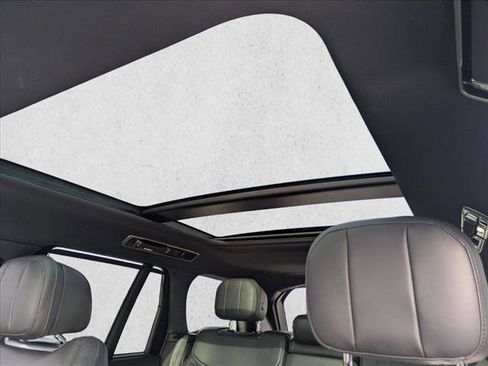 Used 2023 Land Rover Range Rover SE image 16