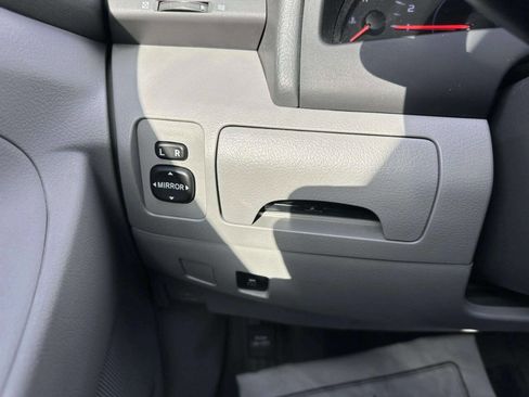 Used 2011 Toyota Camry LE FWD image 24