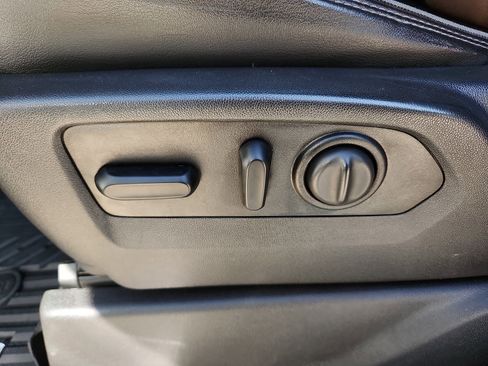 Used 2021 Chevrolet Silverado 2500 High Country w/ Technology Package image 15