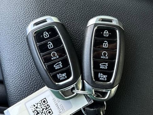 Used 2023 Hyundai Elantra SEL image 33