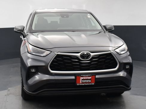 Used 2024 Toyota Highlander LE AWD/4WD image 7