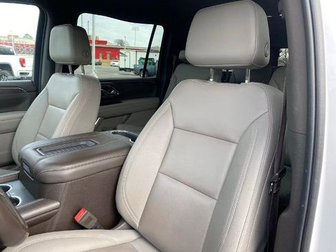 Used 2023 Chevrolet Suburban Z71 AWD/4WD image 12
