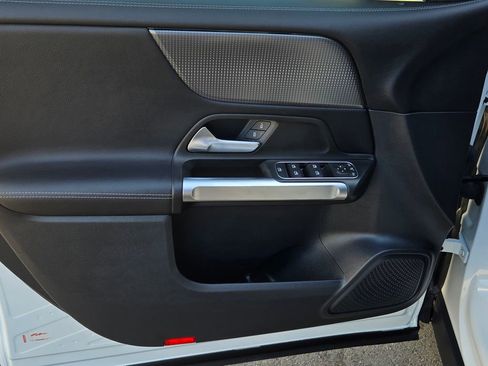 Used 2022 Mercedes-Benz GLB 250 GLB 250 image 10