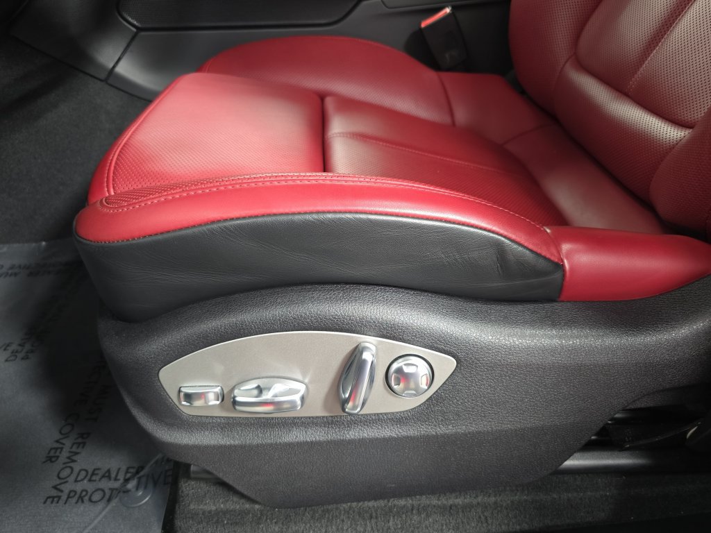 Certified 2026 Porsche Macan S AWD/4WD image 23