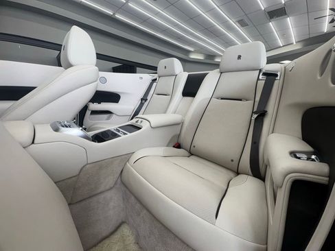 Used 2016 Rolls-Royce Dawn image 17