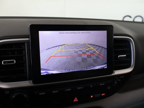 Used 2022 Hyundai Venue SEL FWD image 6