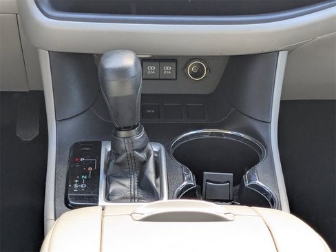 Used 2018 Toyota Highlander LE image 16