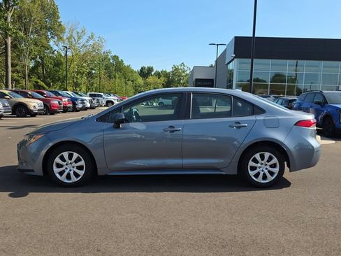 Used 2024 Toyota Corolla LE FWD image 2