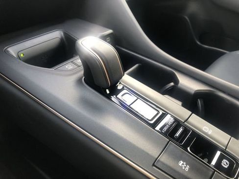 Used 2023 Toyota Crown Platinum image 25