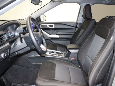 Used 2022 Ford Explorer XLT image 10