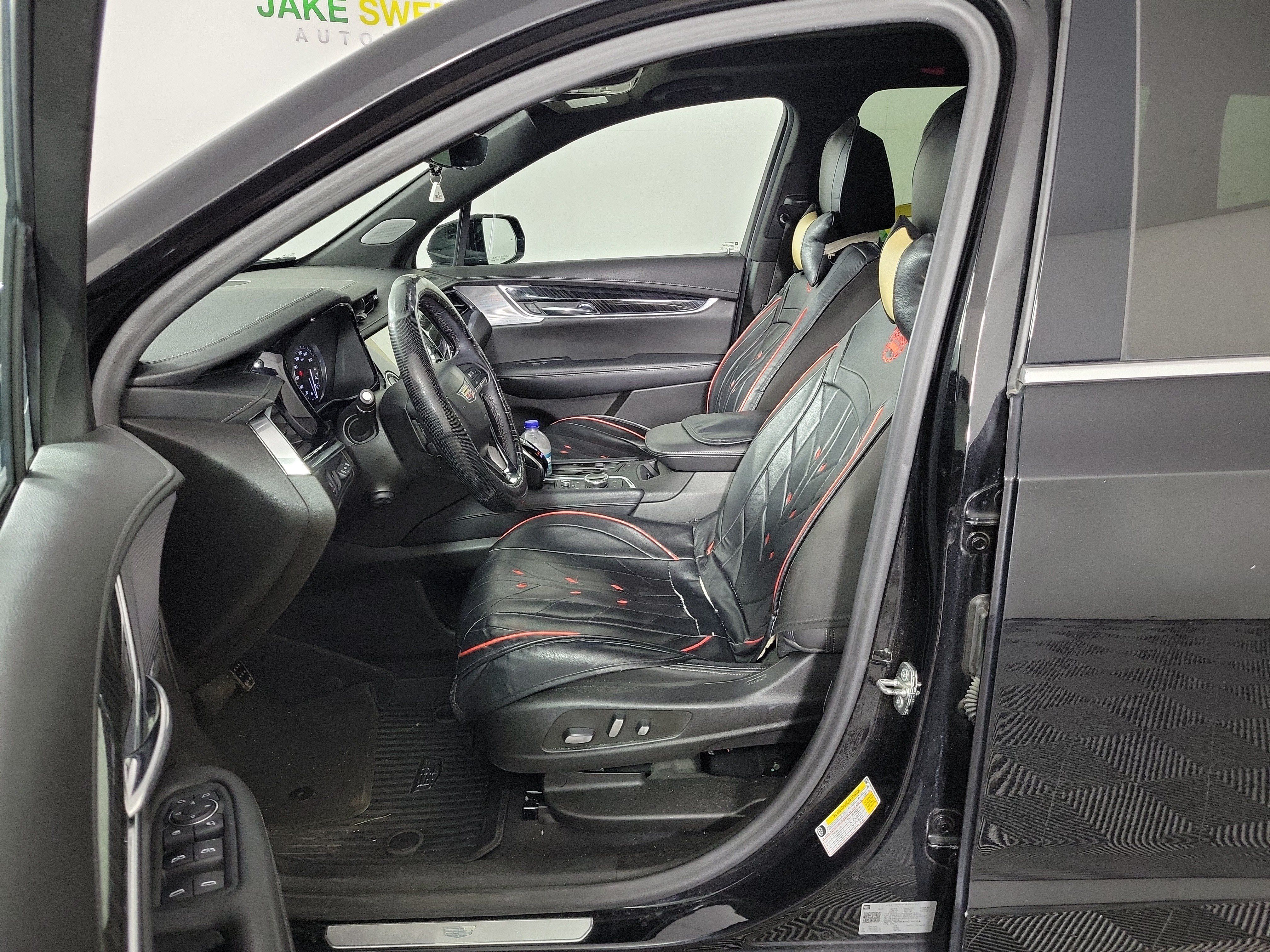 Used 2022 Cadillac XT6 Premium Luxury w/ LPO, ONYX Package AWD/4WD image 5
