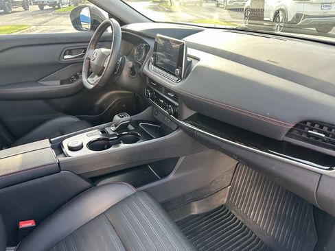 Used 2025 Nissan Rogue SV w/ Rock Creek Premium Package image 25