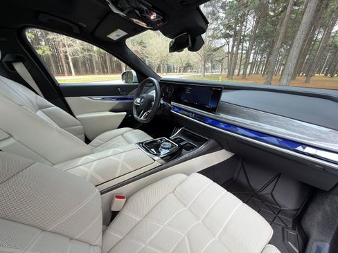 Certified 2024 BMW 760i xDrive w/ Executive Package image 19