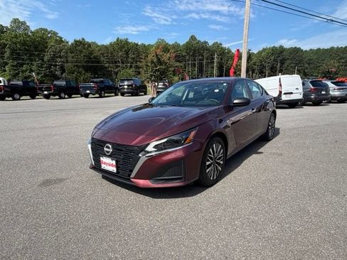 Used 2025 Nissan Altima 2.5 SV FWD image 7
