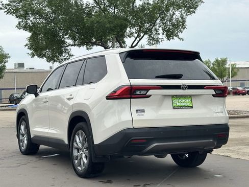 Used 2024 Toyota Grand Highlander AWD image 3
