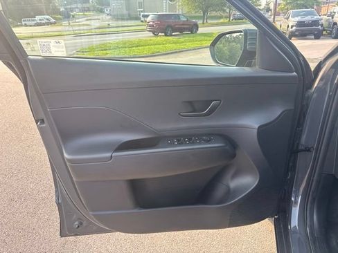 Used 2025 Hyundai Kona SE AWD/4WD image 14