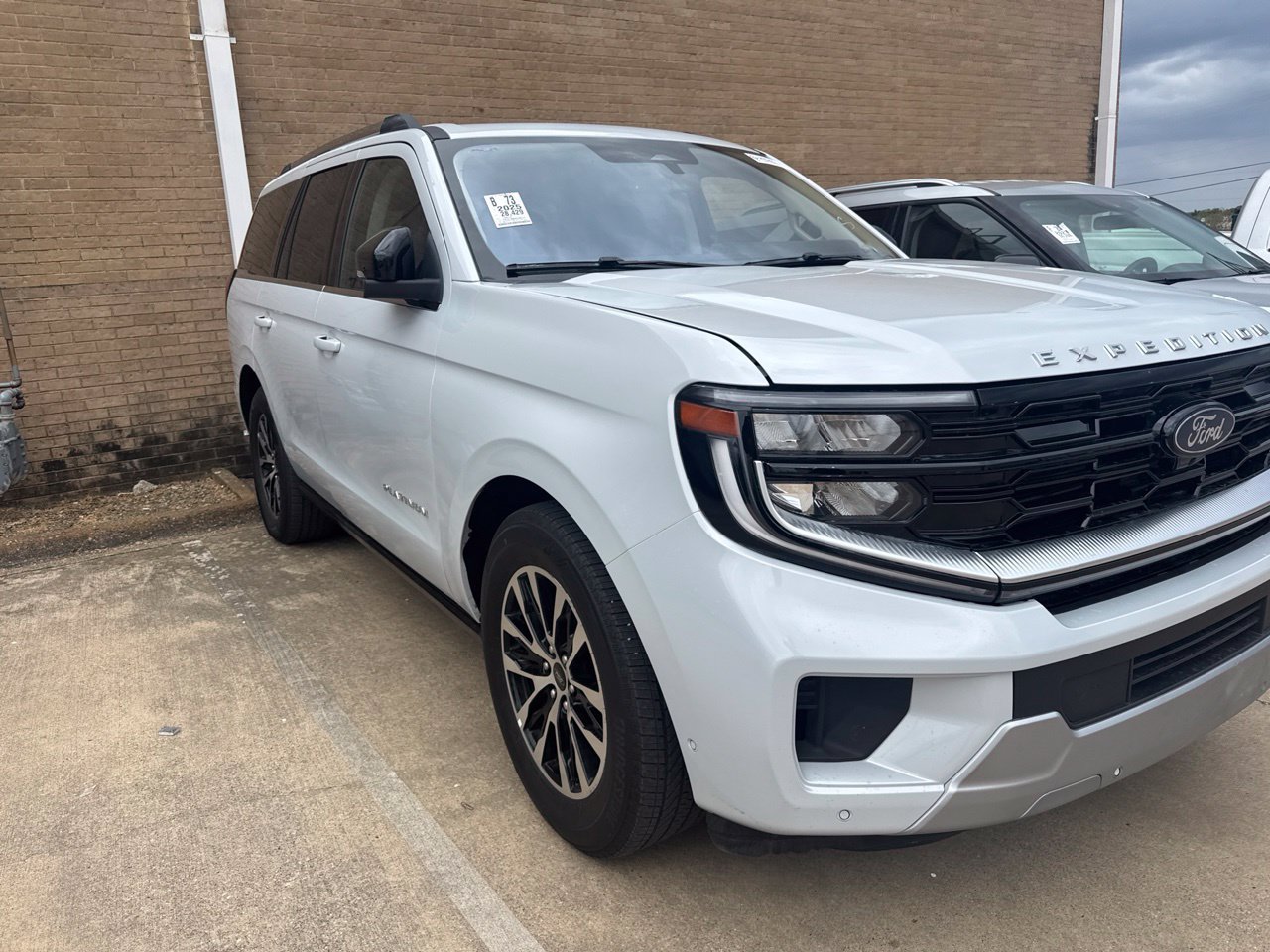 Used 2025 Ford Expedition Platinum AWD/4WD image 3