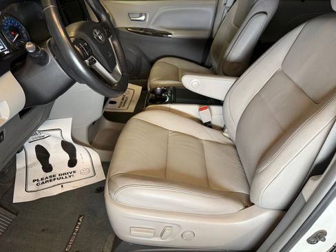 Used 2017 Toyota Sienna XLE Premium AWD/4WD image 20