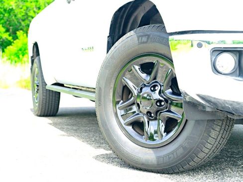 Used 2021 Toyota Tundra SR5 RWD image 3