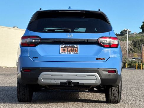 Used 2025 Honda Pilot TrailSport image 5