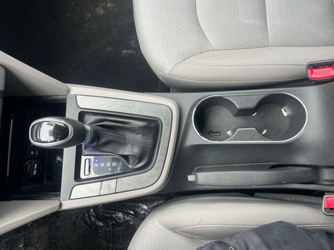 Used 2017 Hyundai Elantra SE image 22