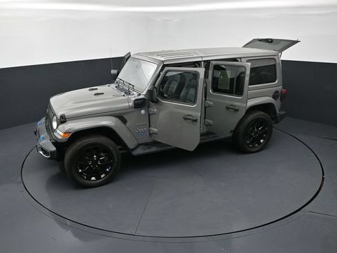 Used 2022 Jeep Wrangler Unlimited Sahara w/ Cold Weather Group AWD/4WD image 30