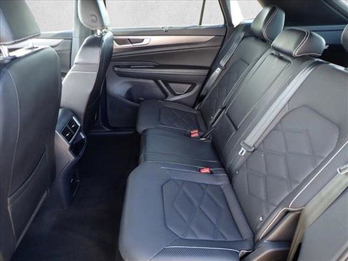 Used 2024 Volkswagen Atlas Cross Sport SE image 10