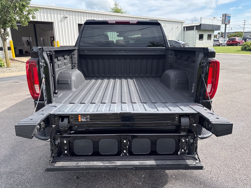 Certified 2025 GMC Sierra 1500 4x4 Crew Cab SLT image 37