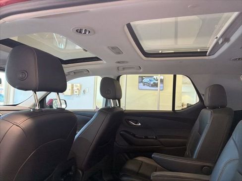 Used 2020 Chevrolet Traverse LT w/ LT Premium Package image 2