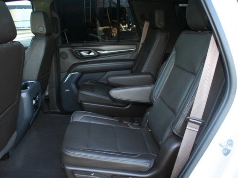 Used 2021 GMC Yukon Denali w/ Denali Premium Package image 40