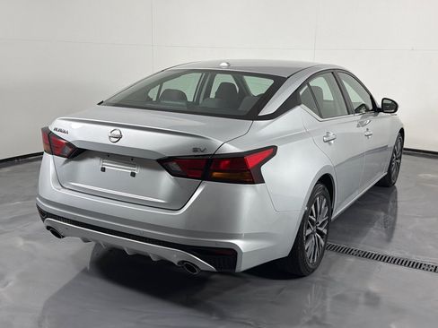 Used 2023 Nissan Altima 2.5 SV w/ SV Premium Package FWD image 5