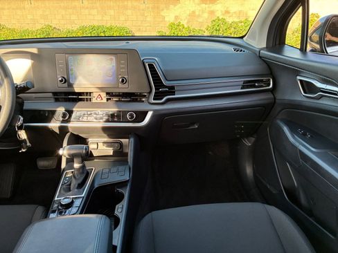 Used 2025 Kia Sportage LX image 35
