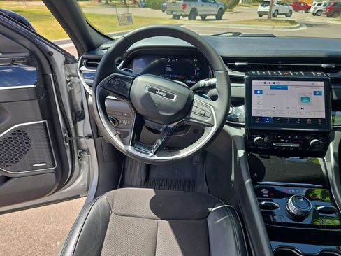 Used 2023 Jeep Grand Cherokee Trailhawk w/ Luxury Tech Group III AWD/4WD image 15
