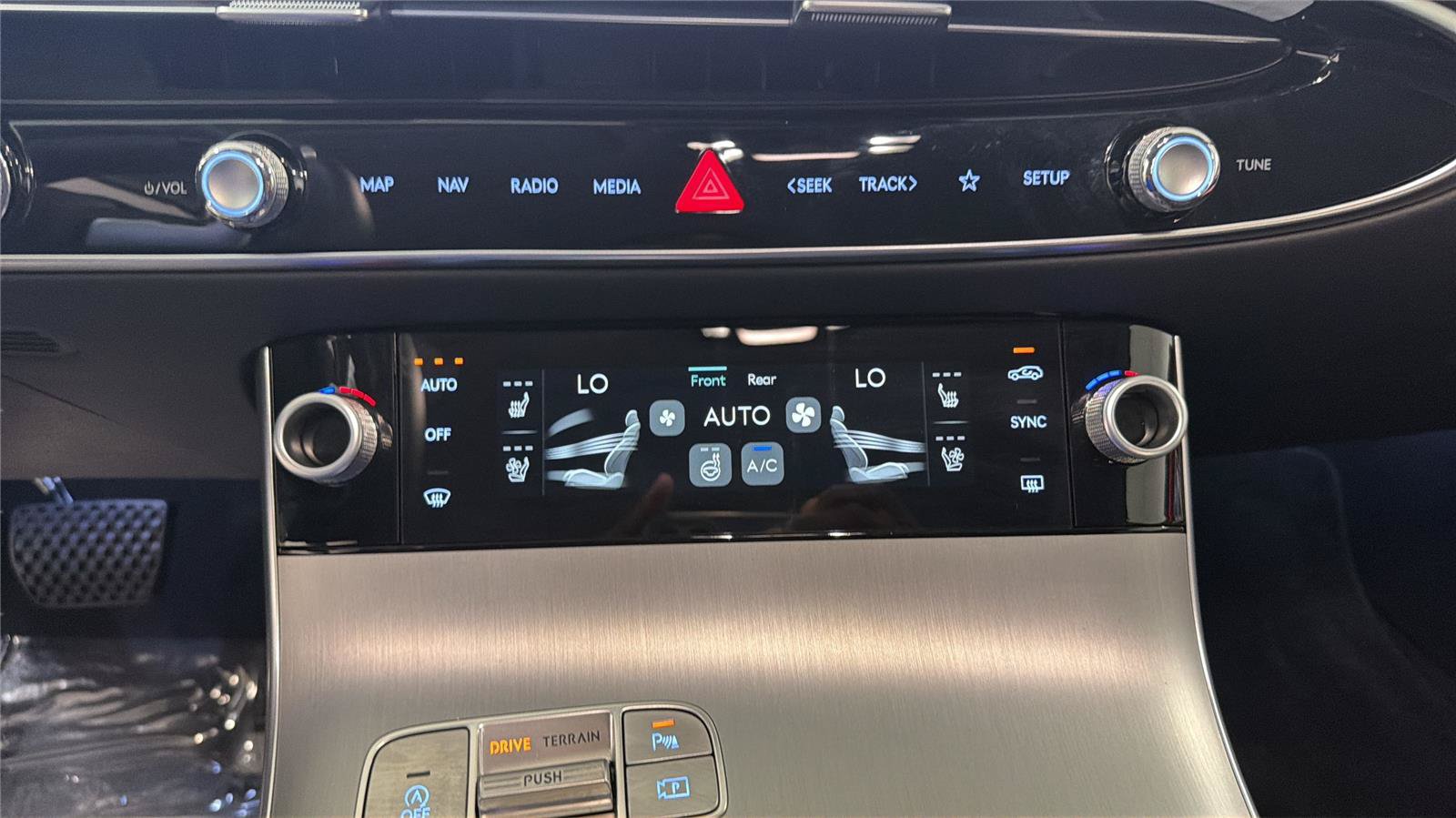 Used 2026 Genesis GV70 2.5T Advanced AWD/4WD image 18