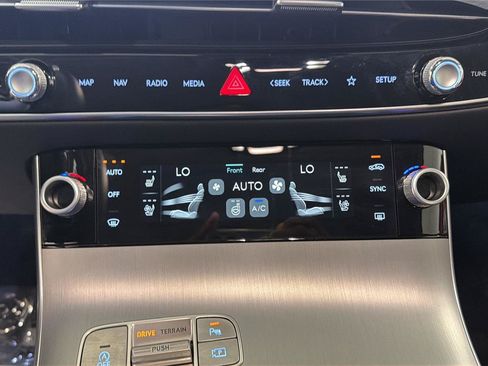 Used 2026 Genesis GV70 2.5T Advanced AWD/4WD image 18