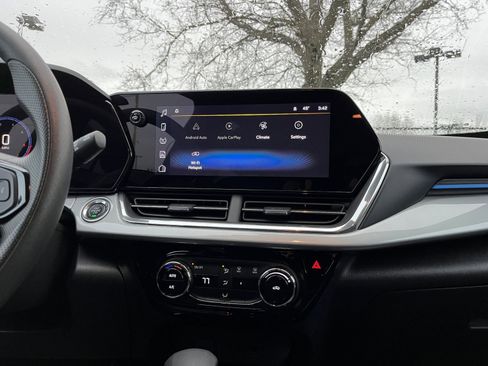 Used 2025 Chevrolet Trax LT image 21