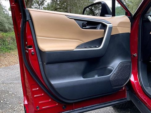 Used 2023 Toyota RAV4 LE image 17