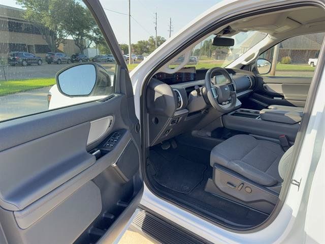 Used 2025 Ford Expedition Active RWD image 7