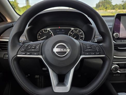 Used 2025 Nissan Altima 2.5 SV FWD image 22